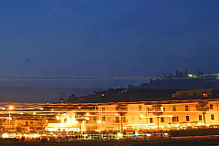 Imperia, Nachts, von der Mole
Canon EOS 300D
30 Sek. Belichtungszeit bei f/5.6